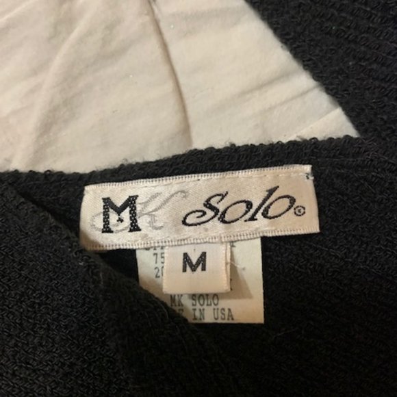 Flowered Knit tops - 2 for one! FUN and Classy - Picture 10 of 11